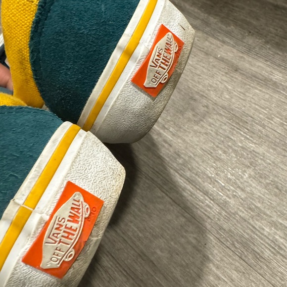 Vans - Picture 4 of 8